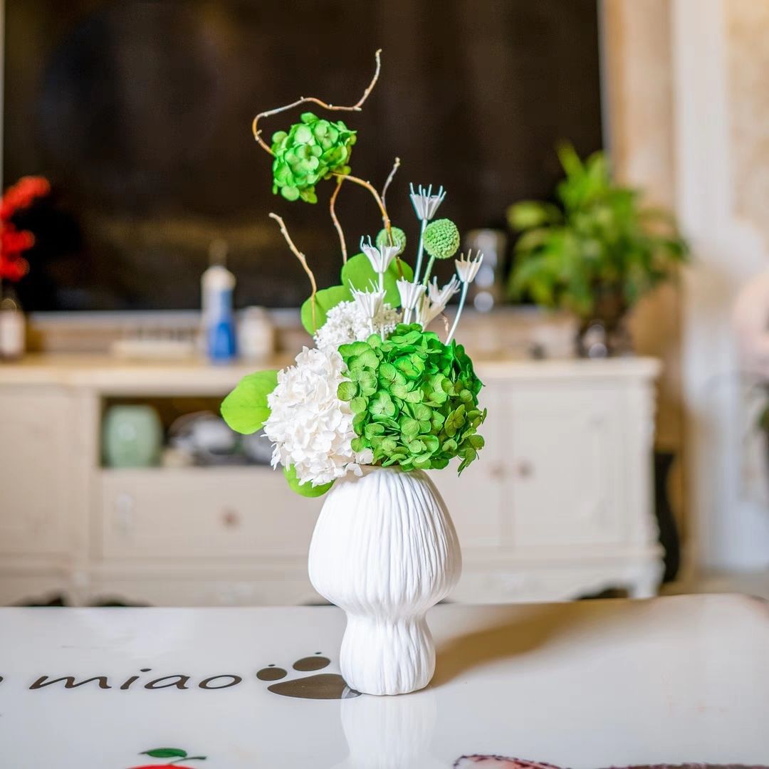 Elegant Floral Decor Arrangement for Stylish Spaces