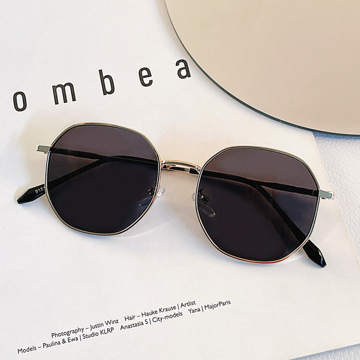 Women elegant sunglasses with striking frame structure Stornfield