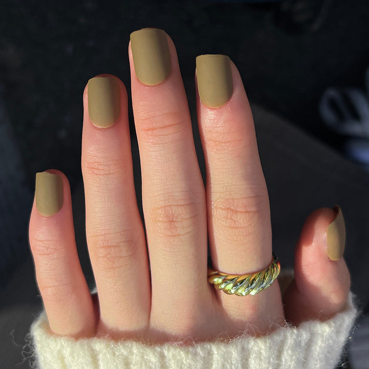 Artificial nail art with matte finish Stornfield