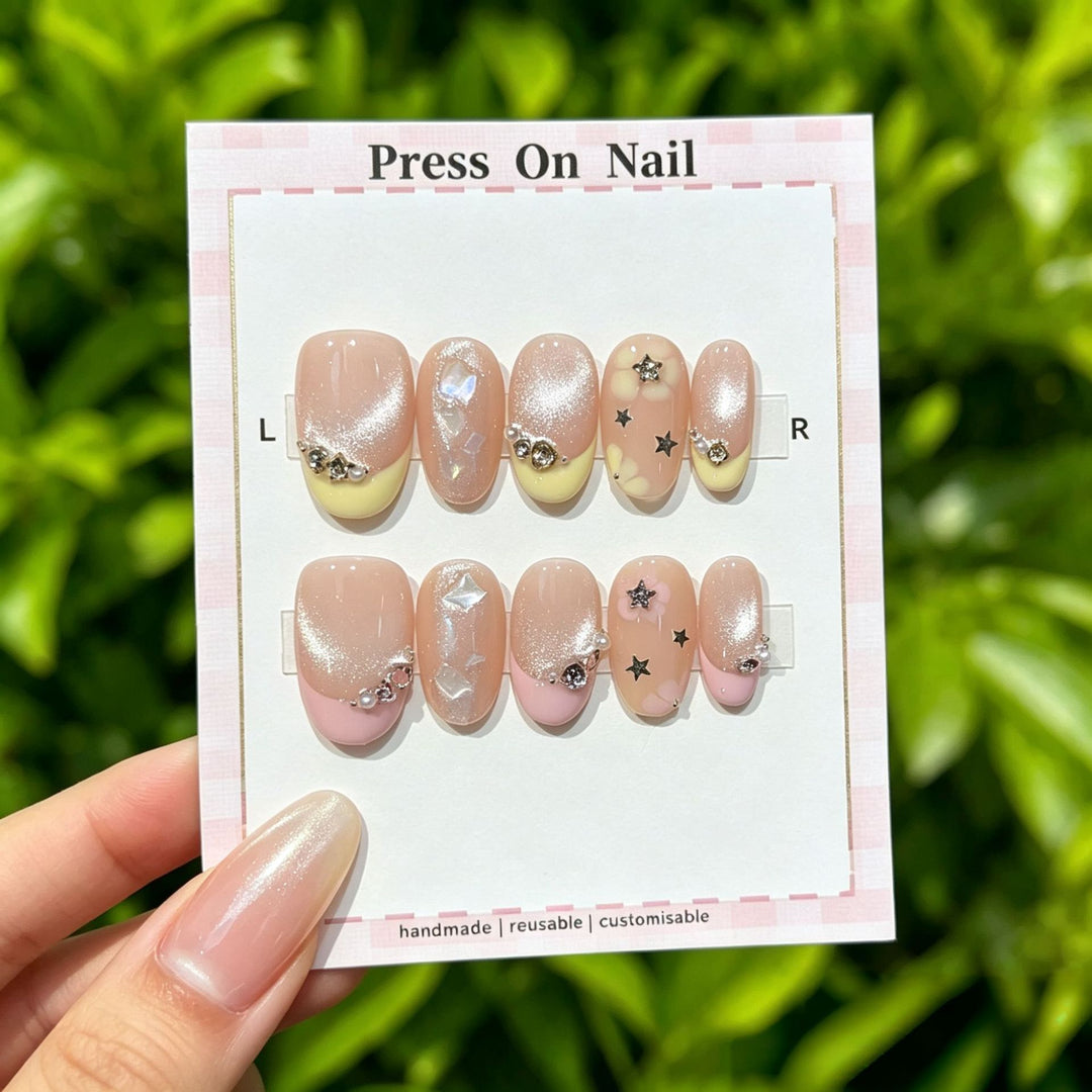 Decorative Press-On Nail Art Set with Glamorous Accents