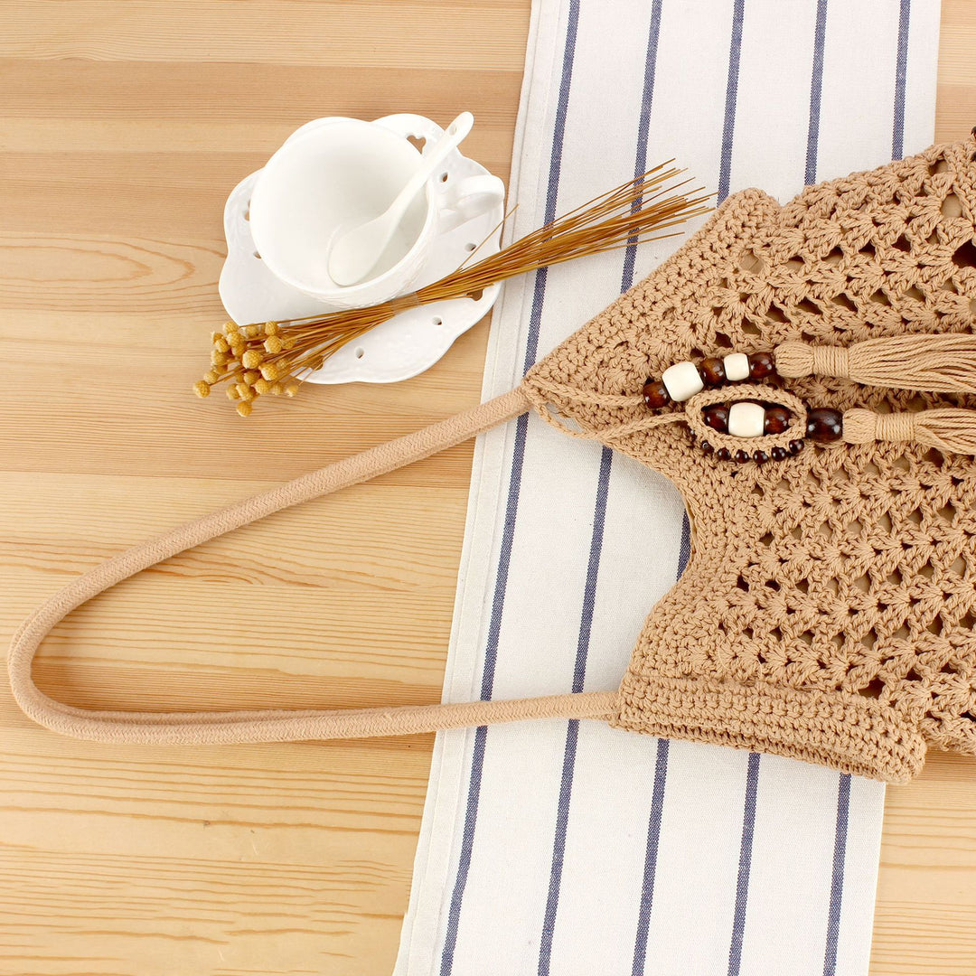 Hand-knotted macrame bag with playful pendant Stornfield