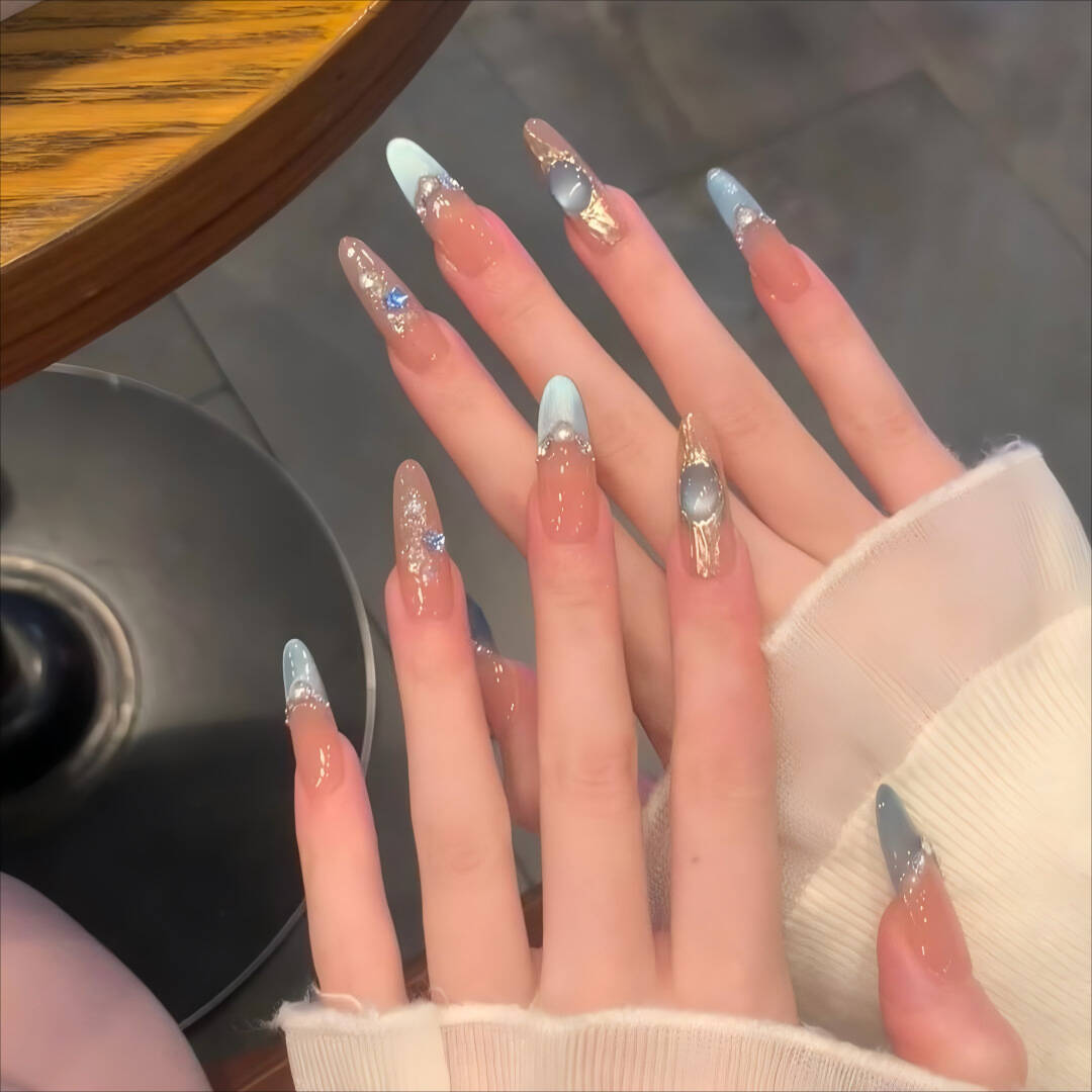 Artistic Floral-Embellished Press-On Nail Art Stornfield