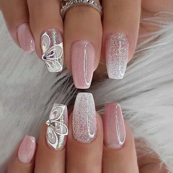 Elegant Ombre Press-On Nail Extensions with Decorative Accents Stornfield