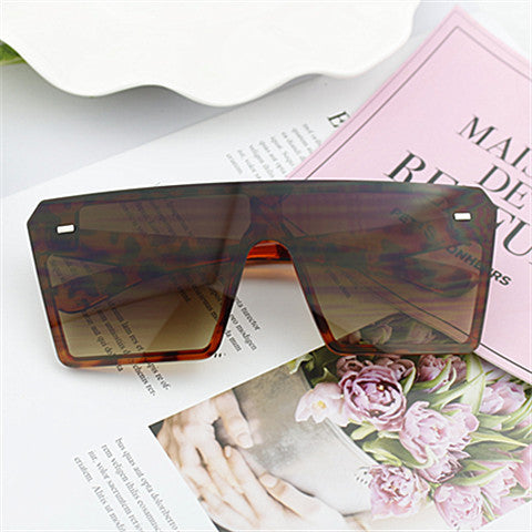 Women’s Fashion Rectangular Sunglasses in Urban Design Stornfield