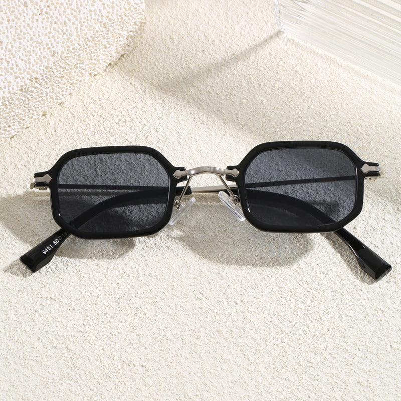 Fashionable Oversized Sunglasses in Modern Design Stornfield