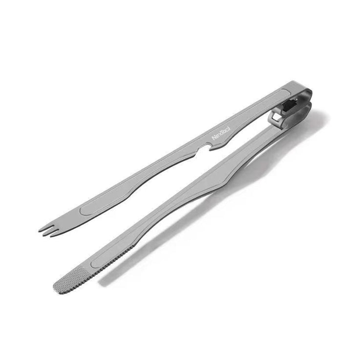 Multifunctional pliers with gripping pliers and blades Stornfield