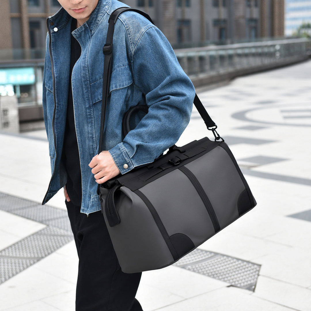 Elegant Travel Bag with Additional Compartments Stornfield