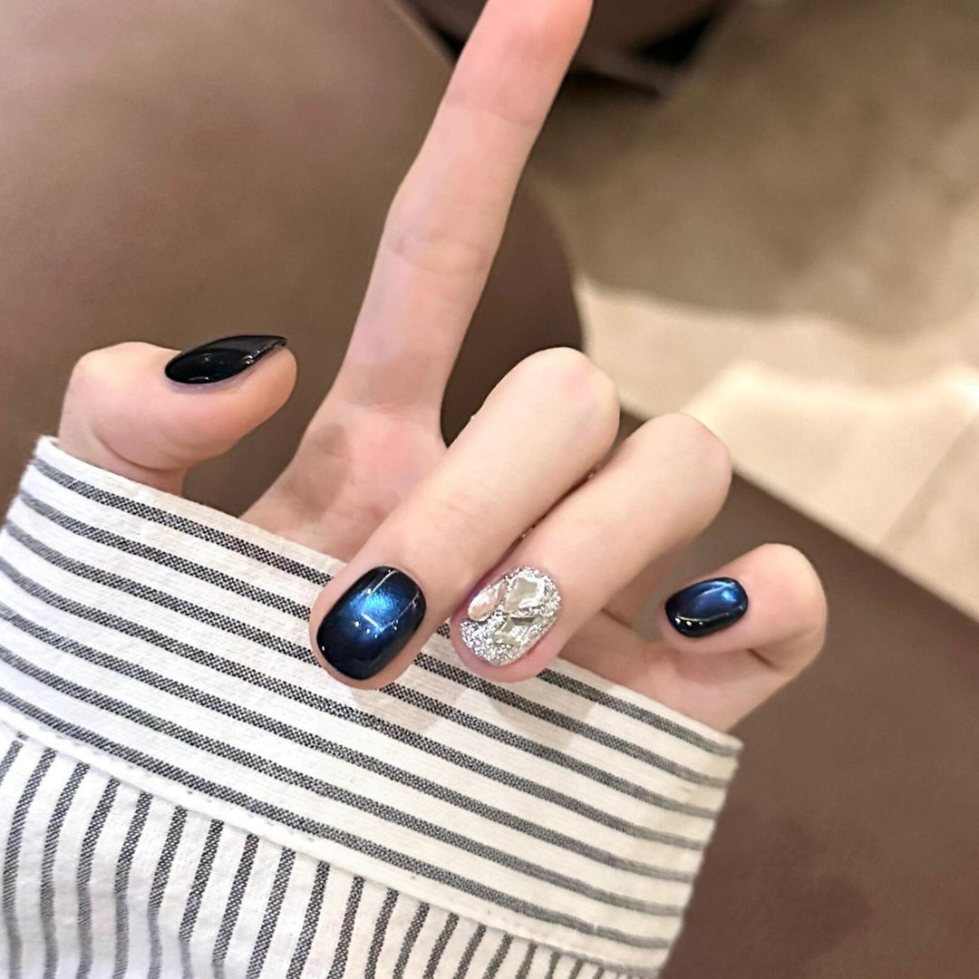 Creative artificial nails with shimmering effects Stornfield