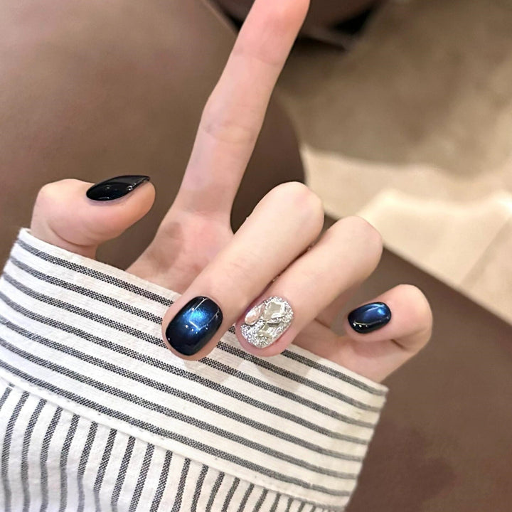 Creative artificial nails with shimmering effects Stornfield