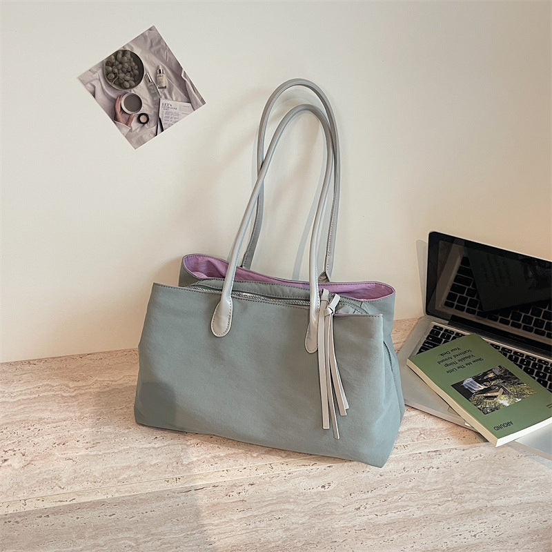 Elegant Tote Bag with Zipper and Practical Interior Pockets Stornfield