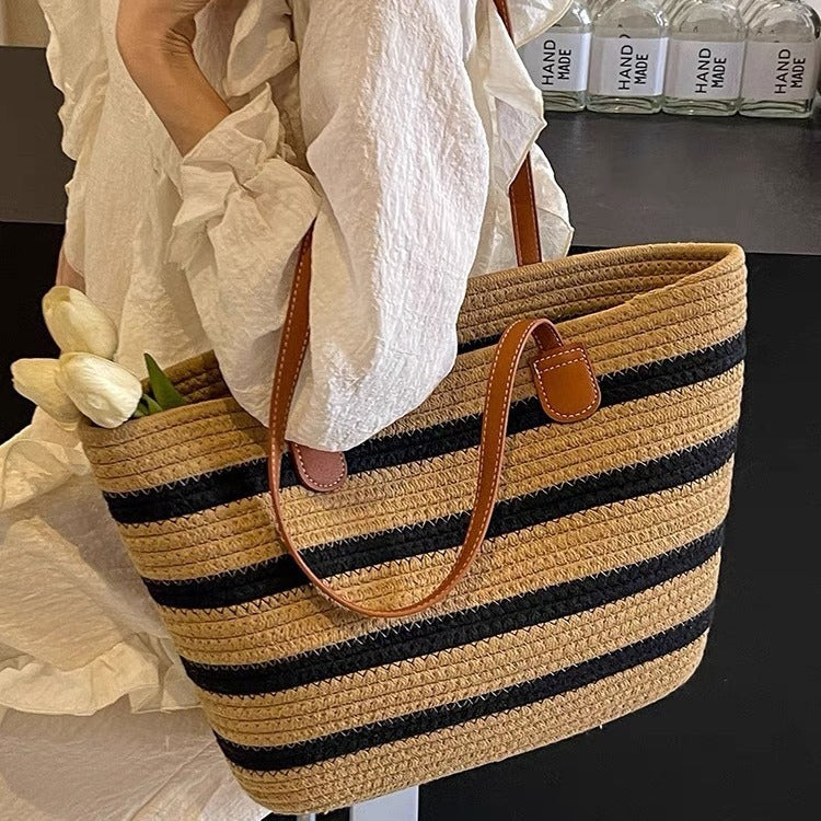 Stylish straw bag with contrasting stripes Stornfield