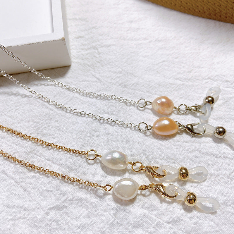 Elegant jewelry holder chain with pearl and gold accents Stornfield
