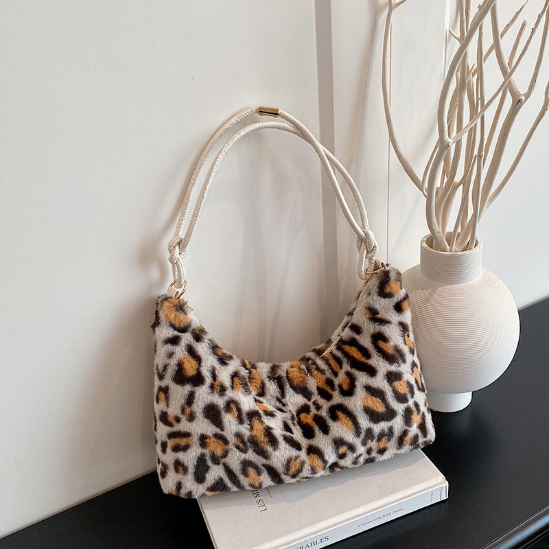 WoLuxurious Faux Fur Hobo Bag Stornfield
