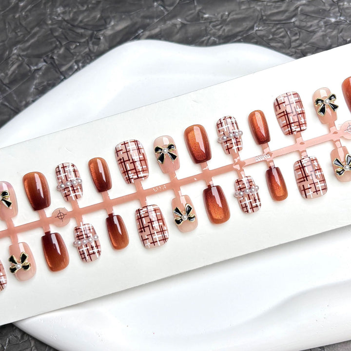 Decorative Press-On Nail Art Set with Geometric Patterns and Elegant Accents
