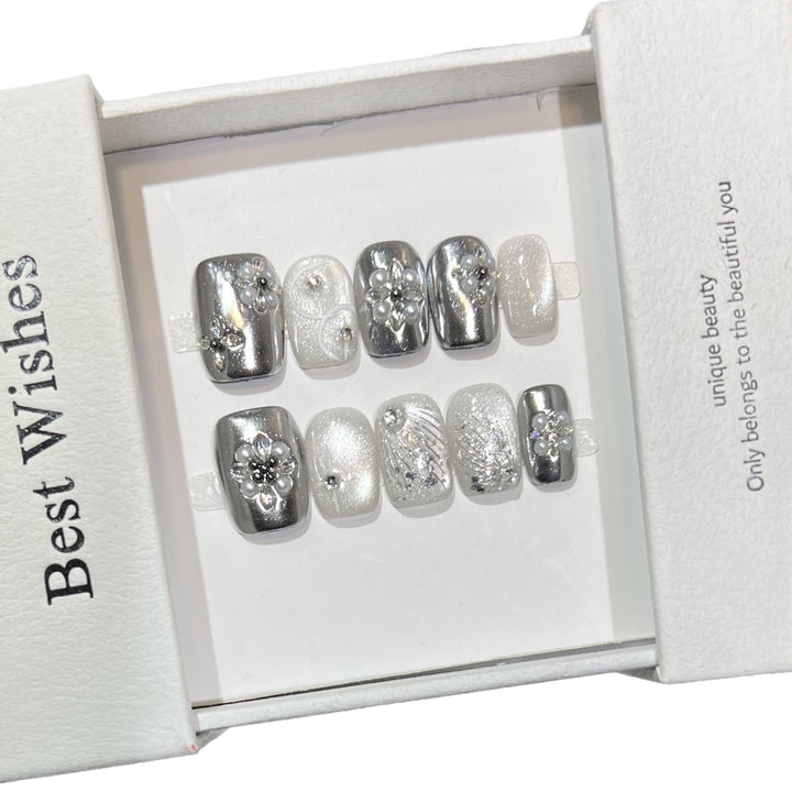Decorative Silver Press-On Nail Set Stornfield