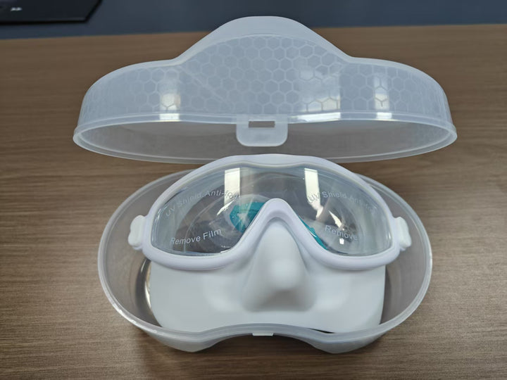 Swimming mask with adjustable comfort and clear field of vision Stornfield