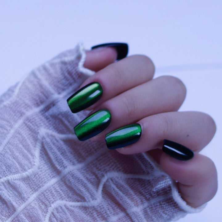 Artificial nails with shimmering metallic effect Stornfield