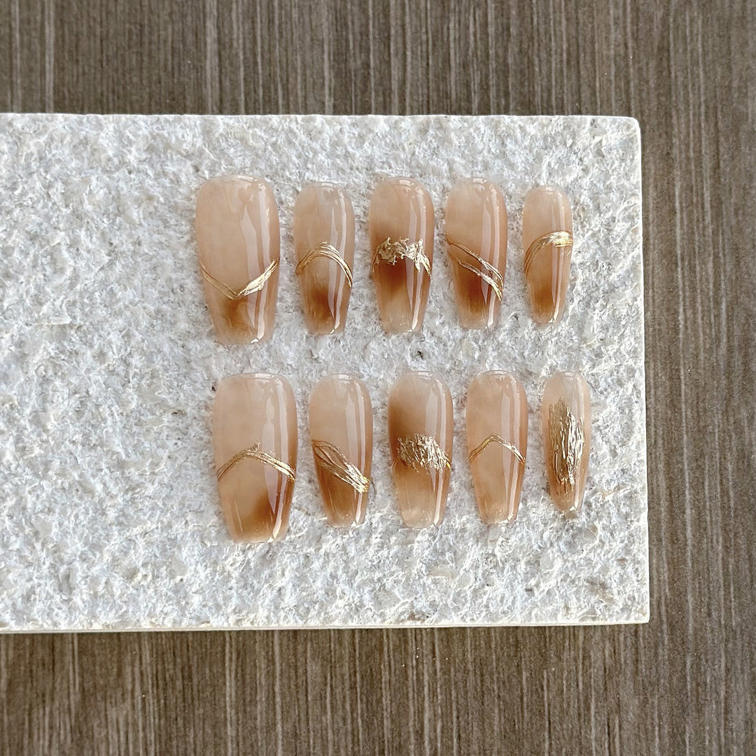 Luxurious Nail Art Set with Gold Accents