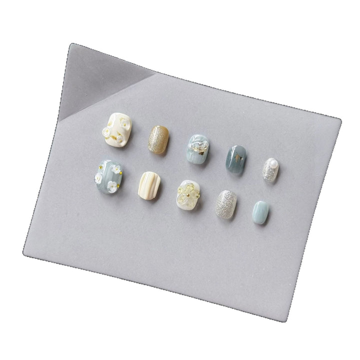 Decorative Press-On Nail Art Set with Elegant Floral and Glitter Accents