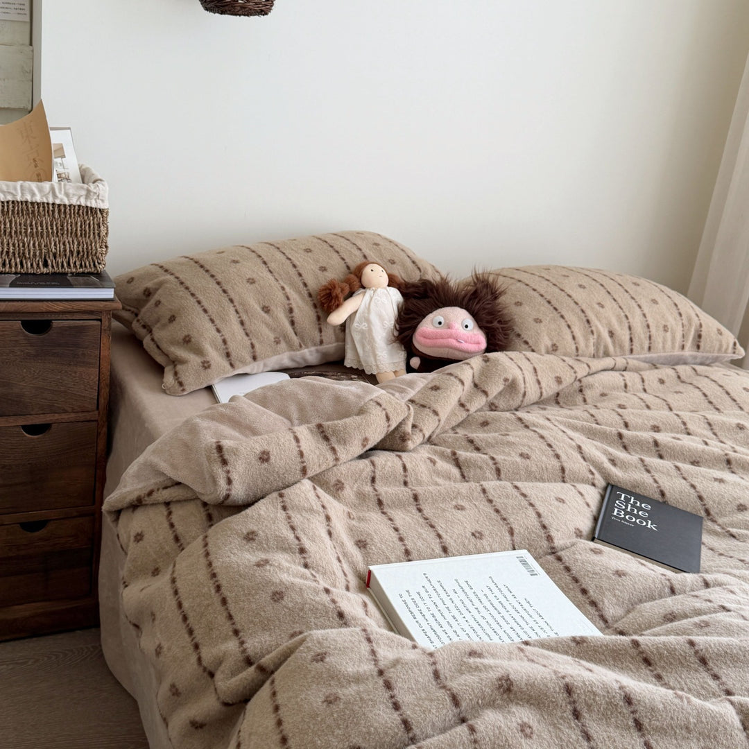 Cozy Fleece Blanket Set