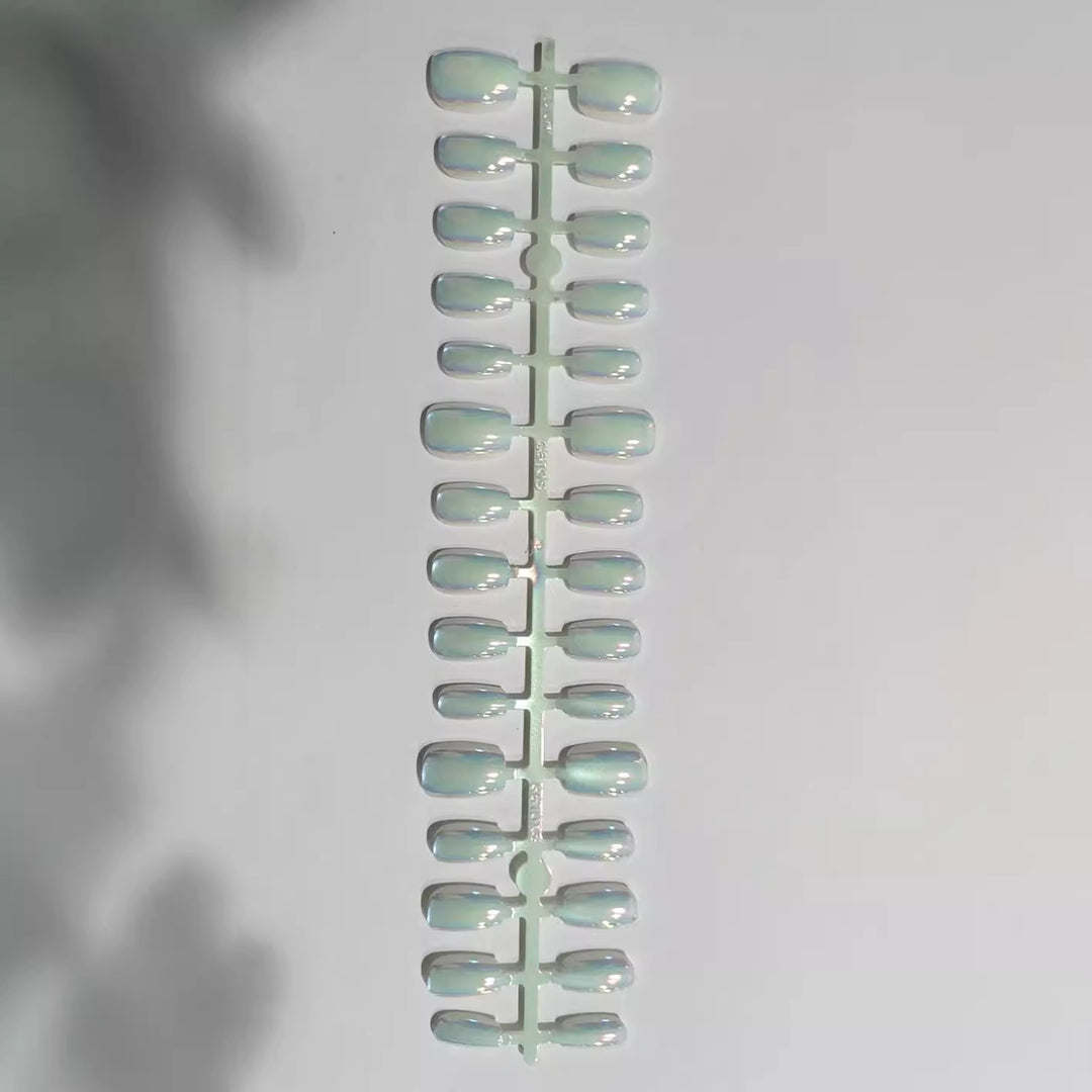 Iridescent Press-On Nail Set Stornfield