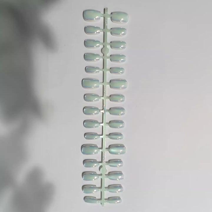 Iridescent Press-On Nail Set Stornfield