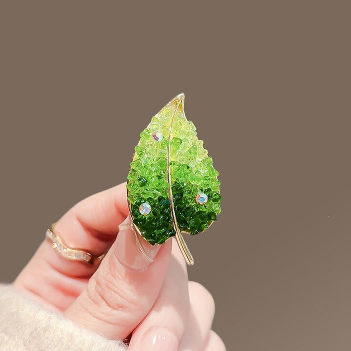 Elegant Leaf Brooch Stornfield
