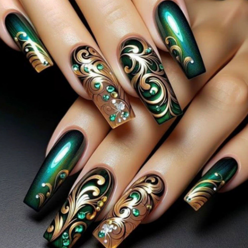 Artificial nails with elegant gold and green tones Stornfield
