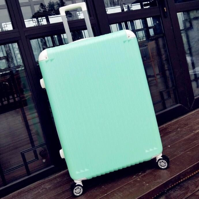 Hard-shell suitcase with quiet 360-degree wheels Stornfield
