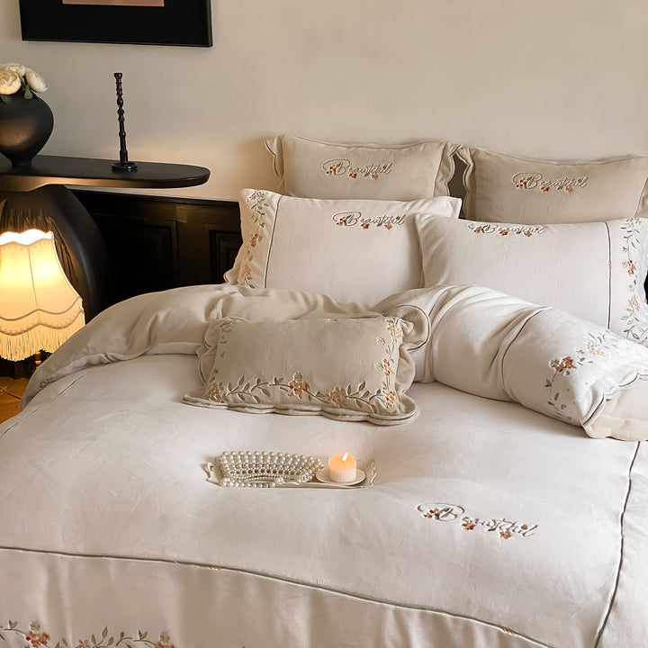 Luxury Embroidered Cotton Sateen Duvet Cover Set with Scalloped Edge Pillow Shams