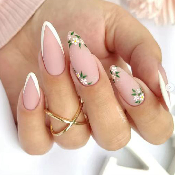 Elegant and artistic artificial nails Stornfield