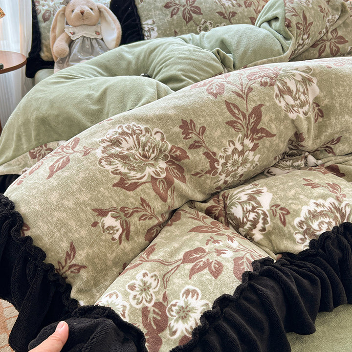 Floral Patterned Plush Comforter Set