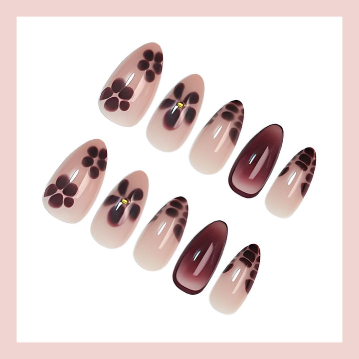 Artificial nail set with floral and elegant design Stornfield