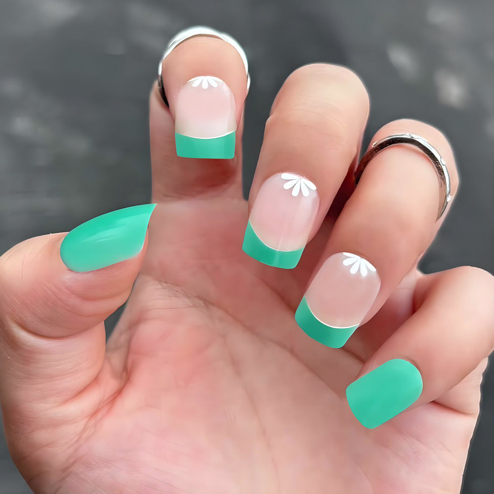 Elegant Floral Design Press-On Nail Set Stornfield