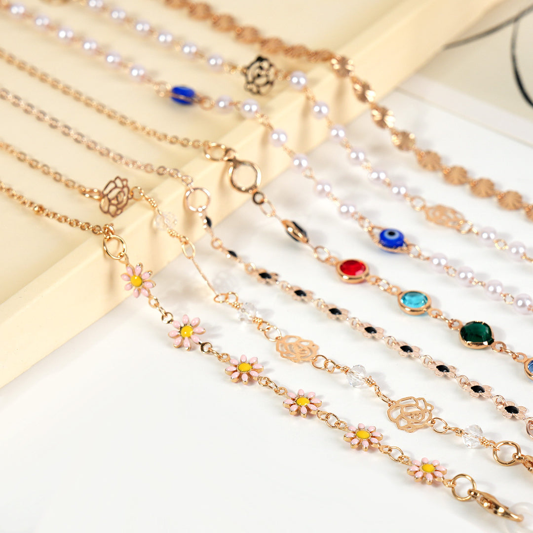 Luxurious Crystal-Embellished Eyewear Chain Stornfield