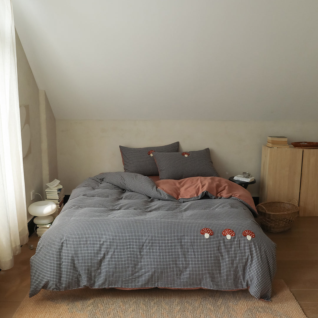 Reversible cotton satin bedding set with Vichy check and mushroom appliqué
