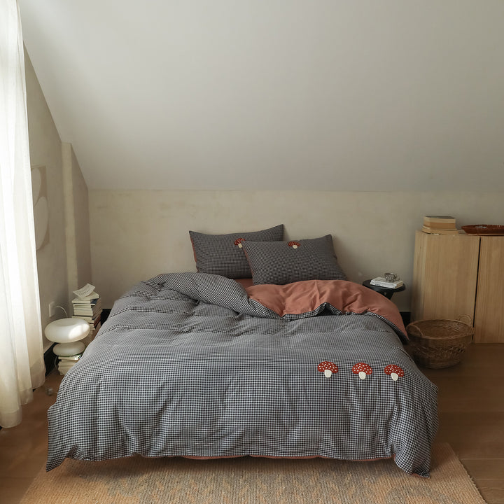Reversible cotton satin bedding set with Vichy check and mushroom appliqué