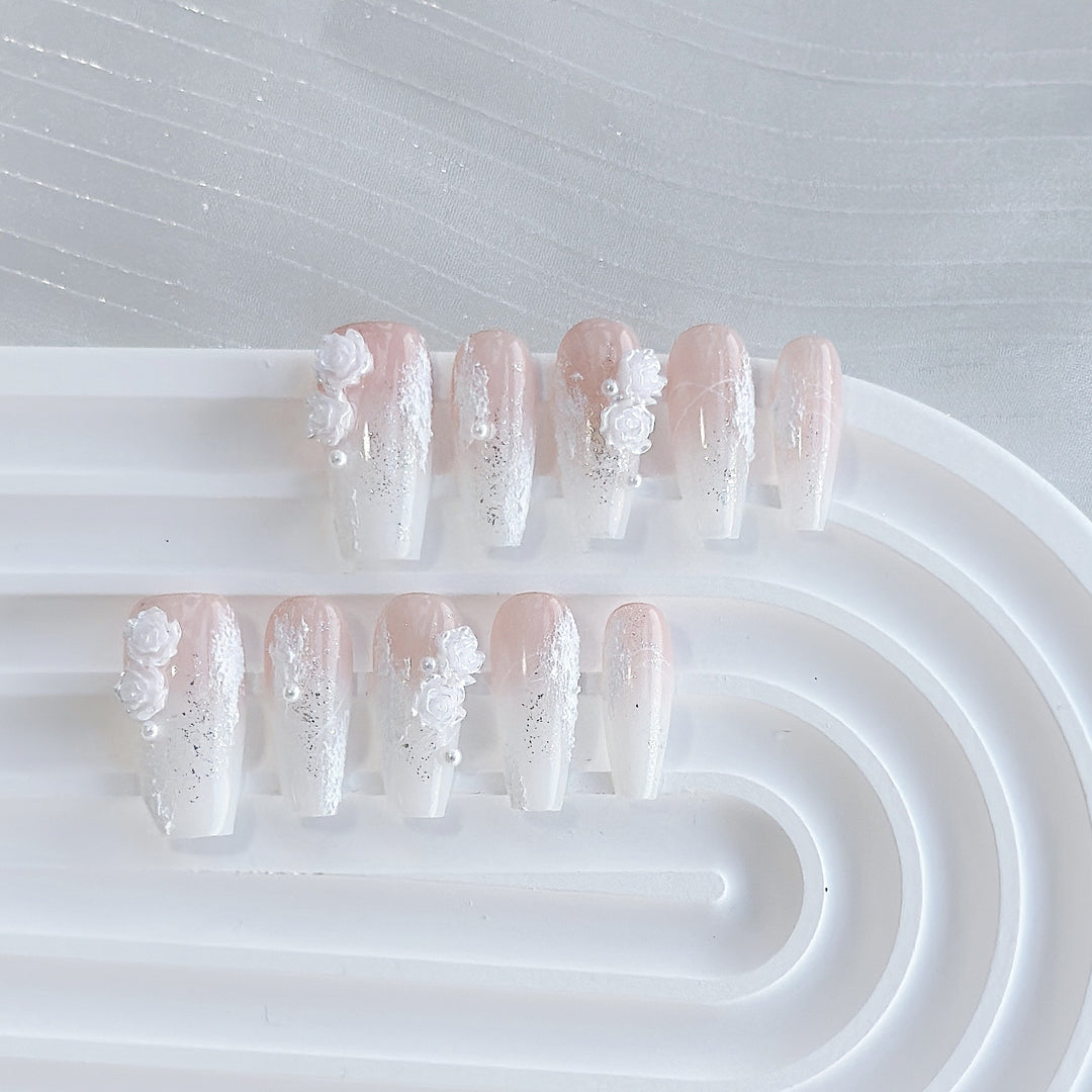 Elegant Floral Press-On Nail Set  1791774224