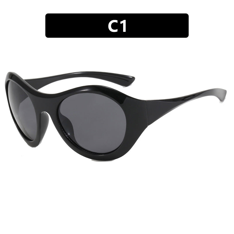 Ladies retro-inspired sunglasses with oversized frame and protective lenses Stornfield