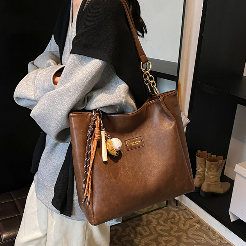 Luxurious Vintage-Inspired Handbag Stornfield