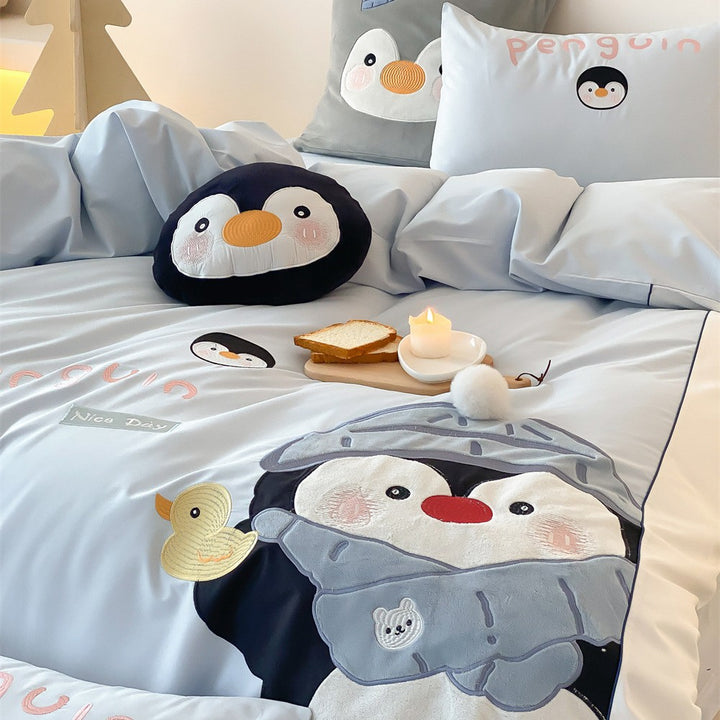 Children's bedding set with penguin appliqué and soft cotton blend