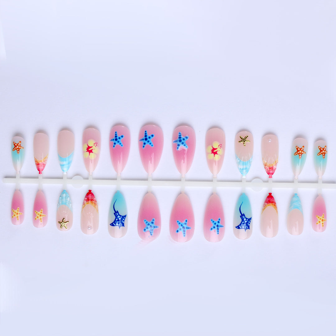Artistic nails with maritime design Stornfield