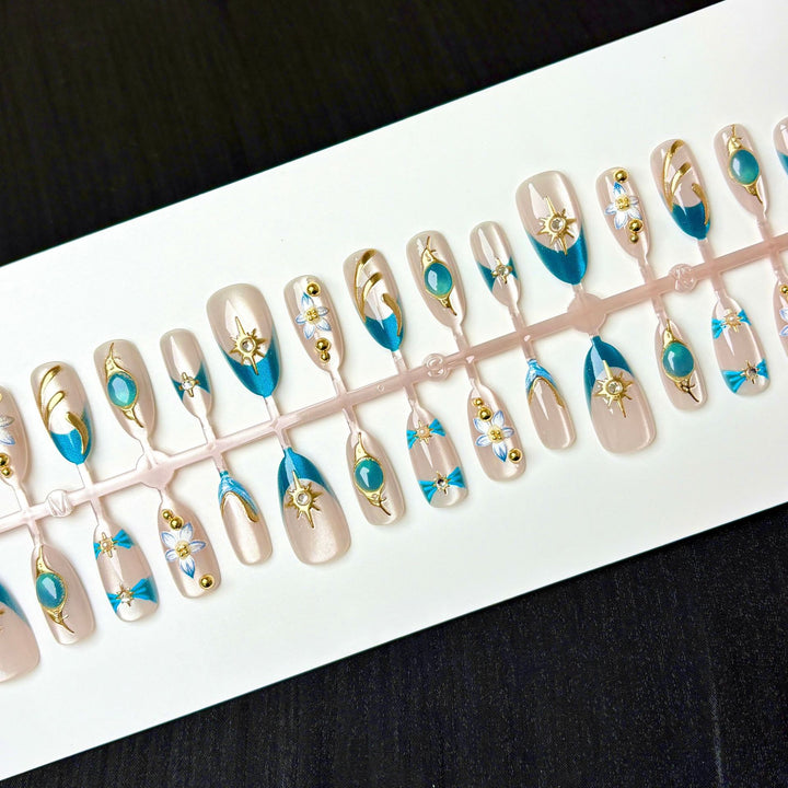 Decorative Press-On Nail Art Set with Elegant Patterns