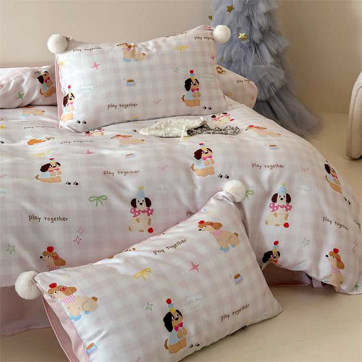 Children's bedding set with pompom corners and playful animal and heart print