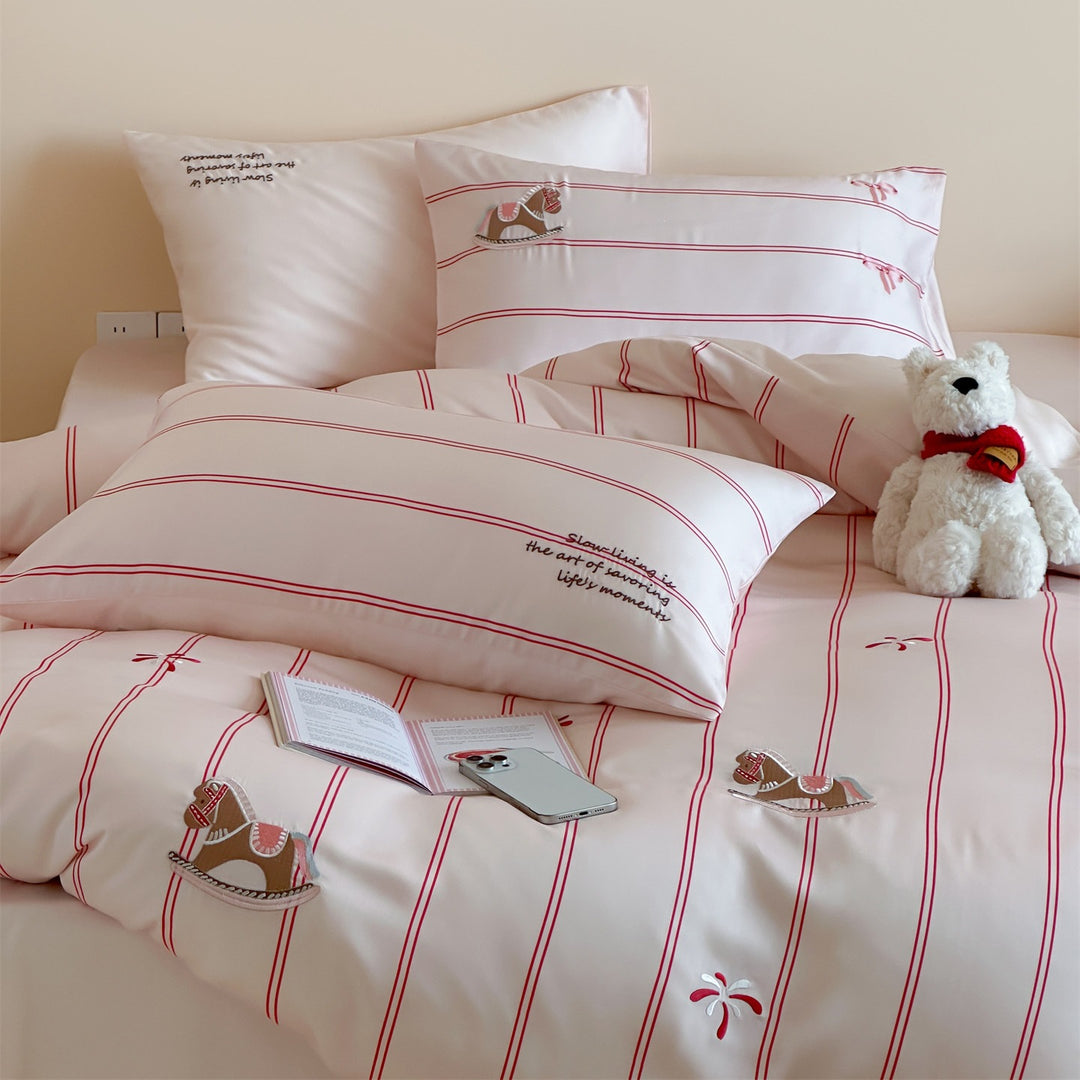 Children's bedding set with satin look, fine stripes and rocking horse appliqués