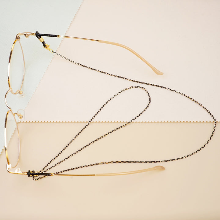 Elegant Link Chain Eyewear Holder Stornfield
