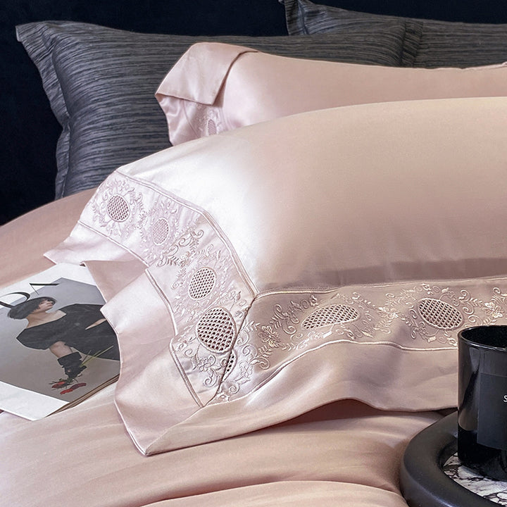 Elegant cotton satin bed set with jacquard-woven contrast border