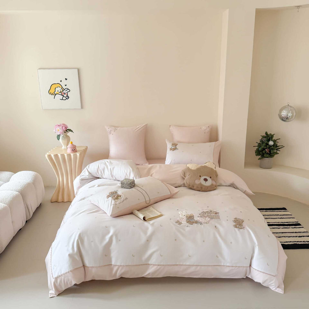 Luxurious children's bedding set made of cotton satin with teddy bear motif