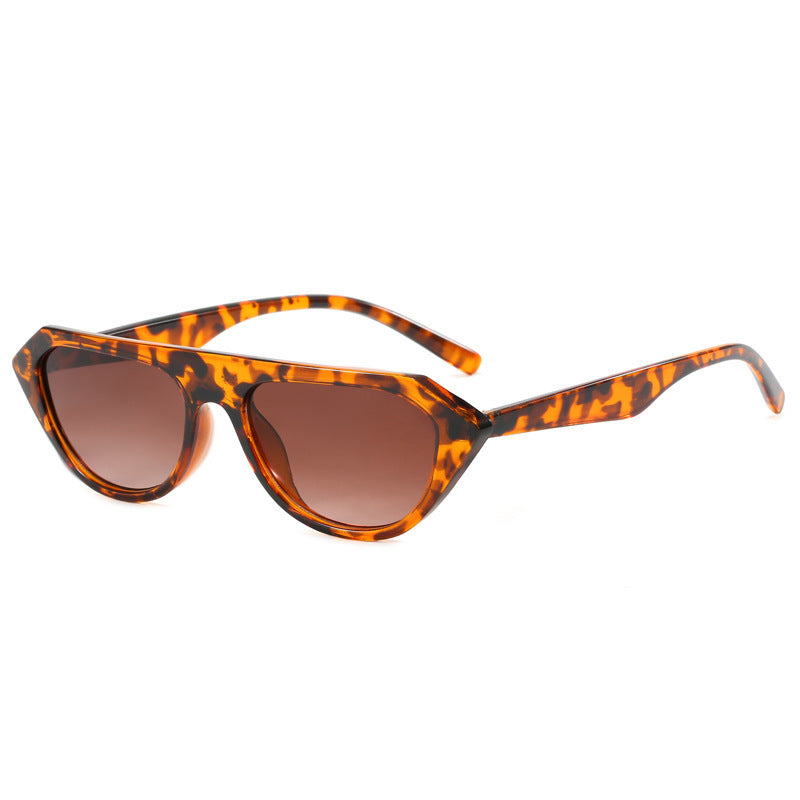 Women's fashionable sunglasses in an eye-catching style mix Stornfield