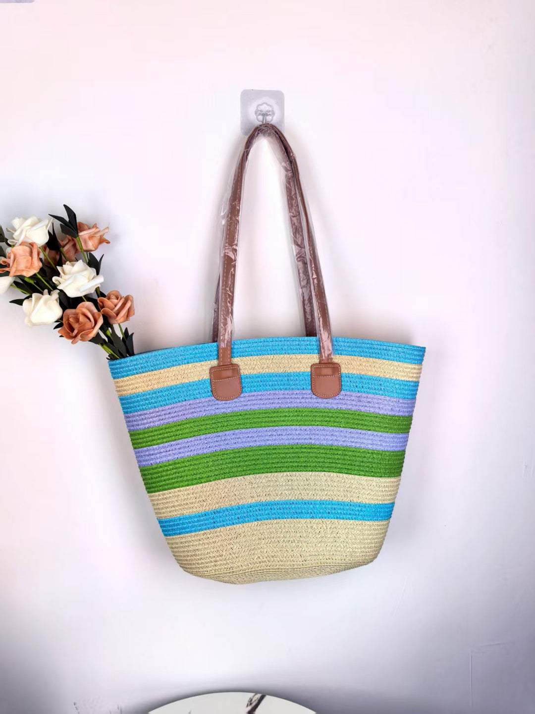 Summery beach bag and sun hat Stornfield